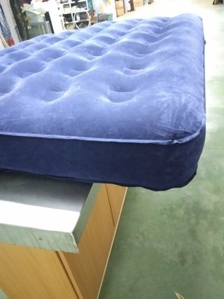 Materassino gonfiabile ad aria o acqua color blu