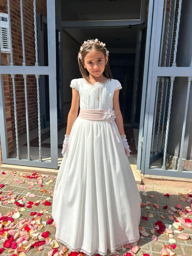 Traje de Comunión 2025