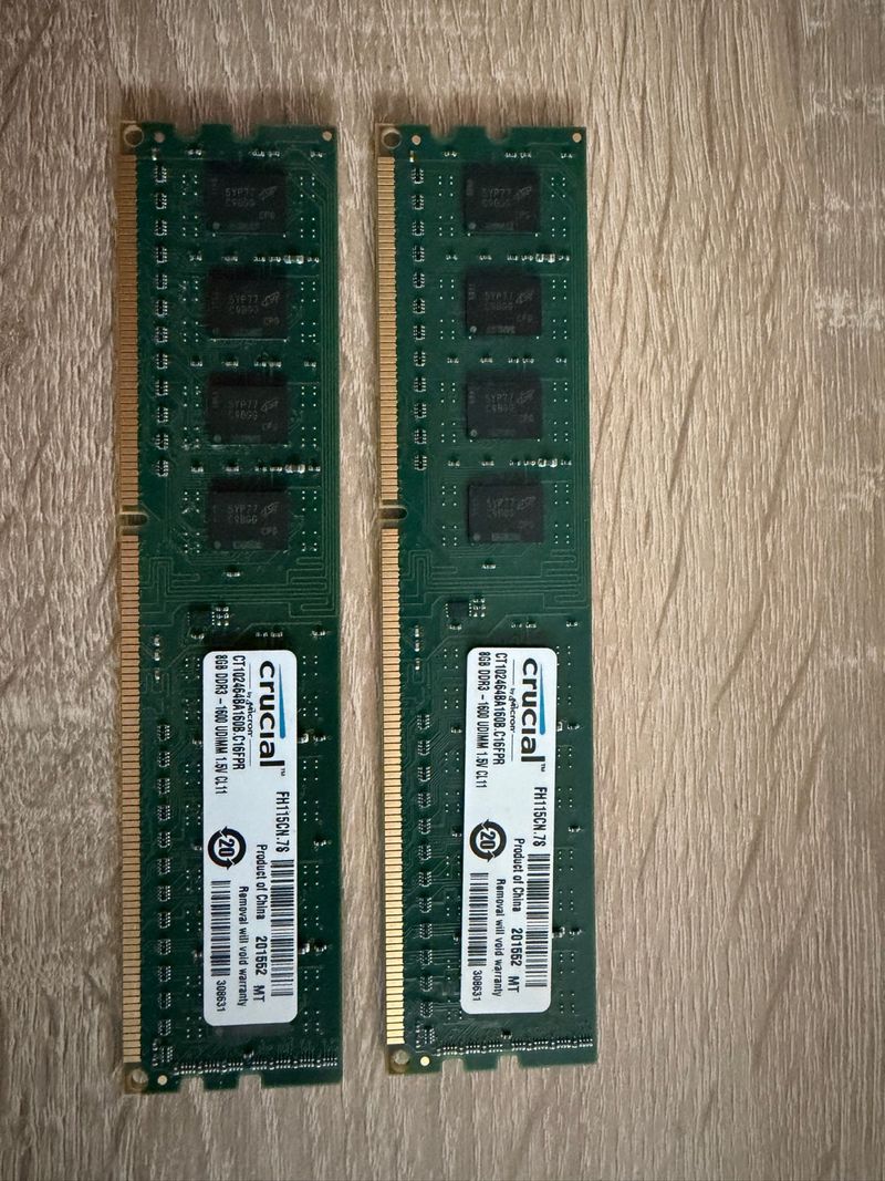 2x Crucial 8GB DDR3 RAM 1600MHz