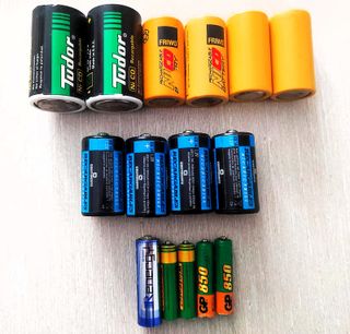 Caricabatterie FRIWO + 15 batterie ricaricabili