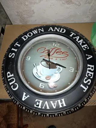 Orologio da parete Coffee con scritta