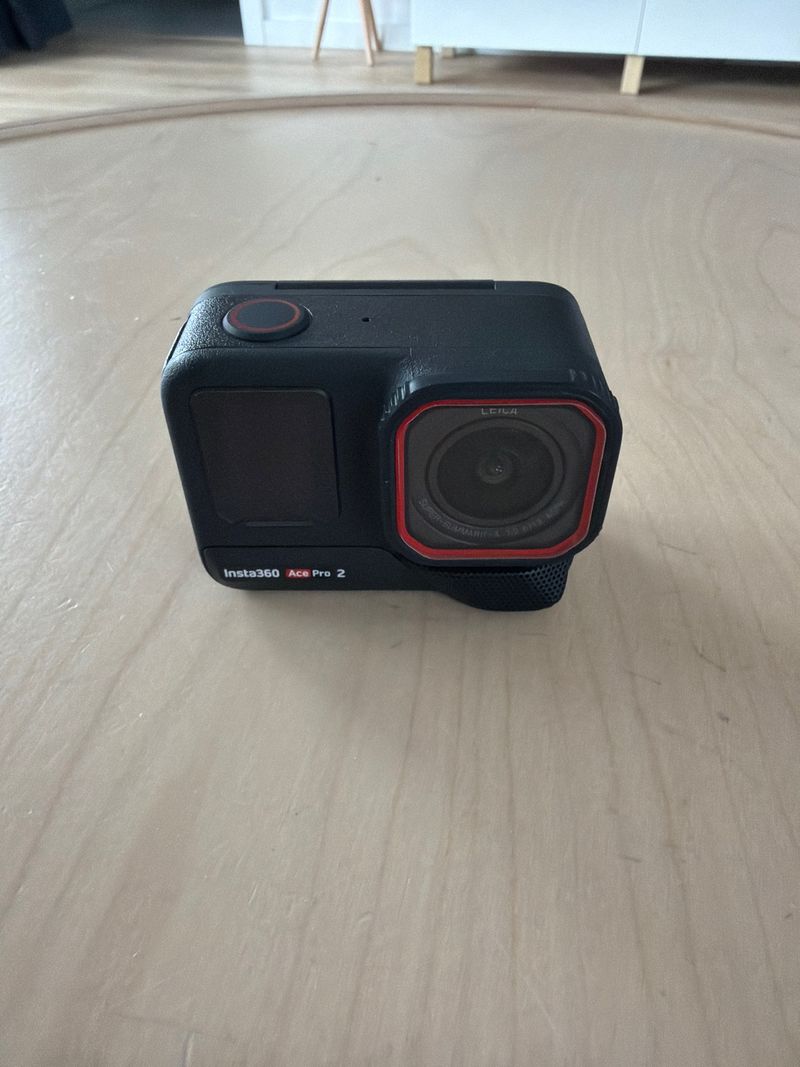 Insta360 Ace Pro 2 + Xplorer Grip Pro