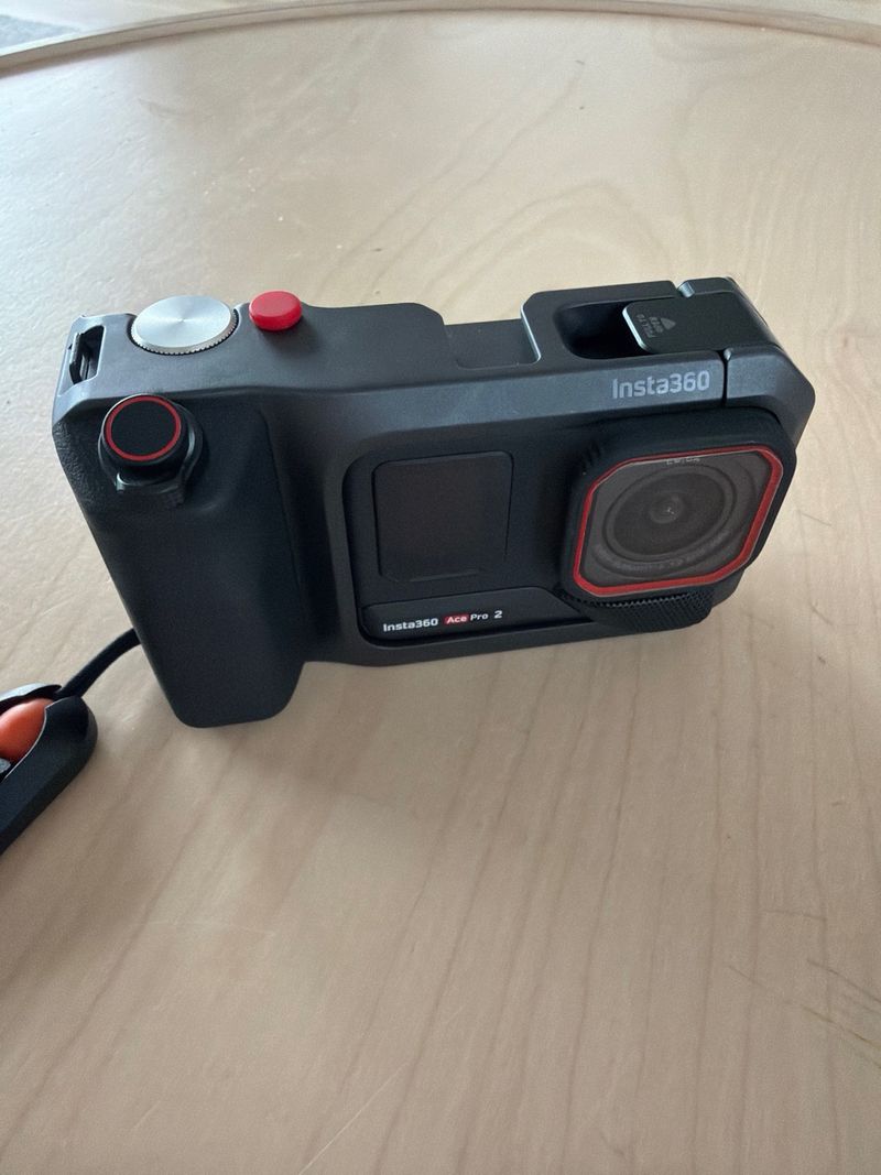 Insta360 Ace Pro 2 + Xplorer Grip Pro afbeelding 7