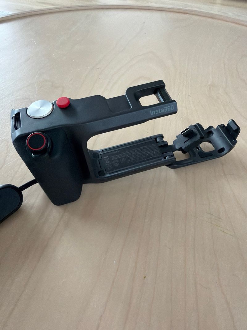 Insta360 Ace Pro 2 + Xplorer Grip Pro afbeelding 6