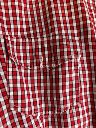 Camisa de cuadros roja y blanca