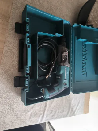 Taladro percutor Makita HR2470 24mm