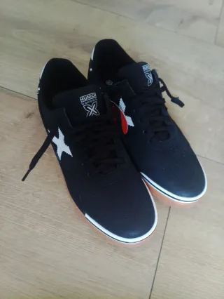 Zapatillas Munich Negras y Blancas