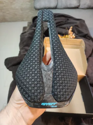 Sillín Carbono 3D Ryet 240x135mm 152gr