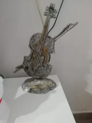 Estatua violín plata y oro