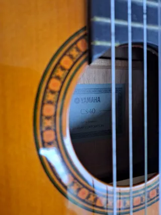 Guitarra Clásica Yamaha CS40 (talla junior)