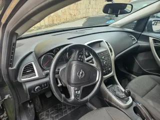 Opel Astra 2012