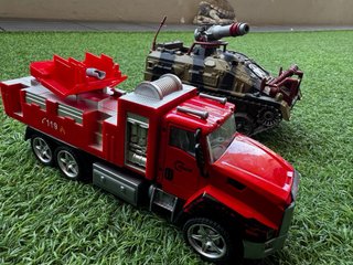 Tanque militar y camion bomberos juguete