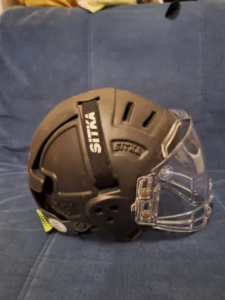 Casco hockey patines niños (marca Sitka)