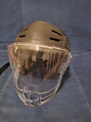 Casco hockey patines niños (marca Sitka)