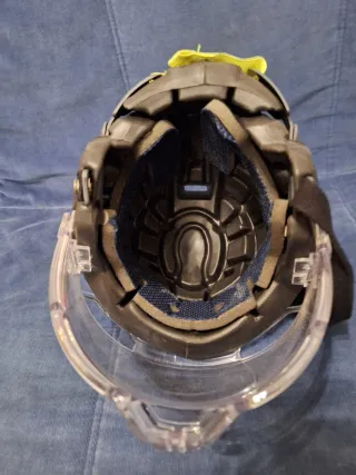 Casco hockey patines niños (marca Sitka)