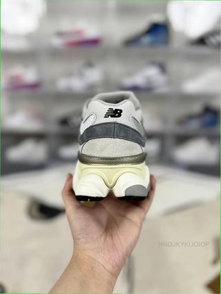 New Balance 9060 Gris Talla 41.5