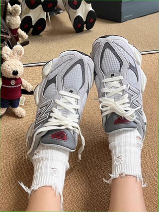 New Balance 9060 Gris Talla 41.5