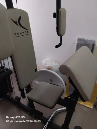 Gimnasio multifunción DOMYOS+ bici estatica.