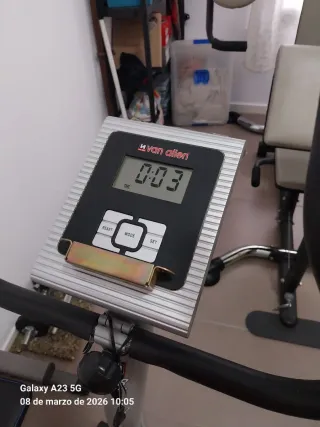 Gimnasio multifunción DOMYOS+ bici estatica.