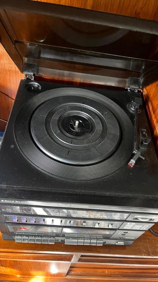 Cadena de música con tocadiscos