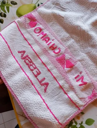 Asciugamano asilo ricamato nome Alessia