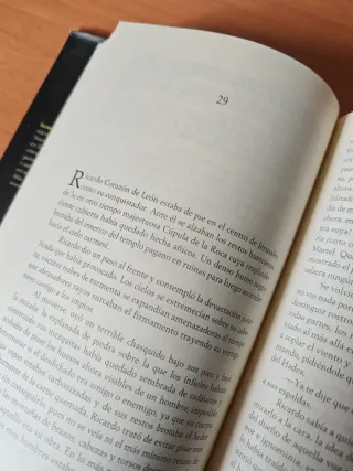 Bajo la sombra de las espadas : una novela sobr...