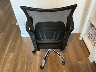 Silla de oficina giratoria negra