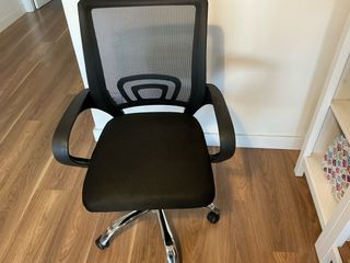 Silla de oficina giratoria negra