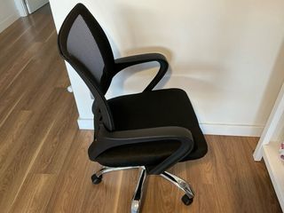 Silla de oficina giratoria negra