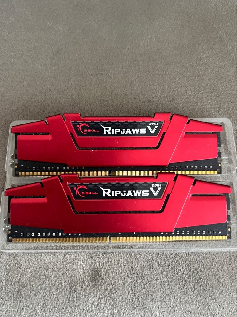 2x8GB DDR4 G.Skill Ripjaws V Roja