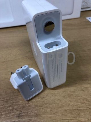 Adaptador de Corriente - Apple