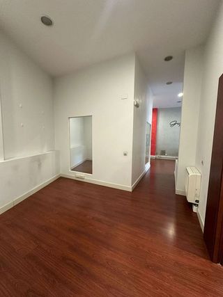 Local comercial en alquiler en Fontsanta - Fatjó en Cornellà de Llobregat