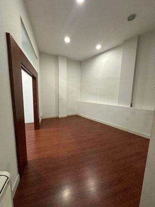 Local comercial en alquiler en Fontsanta - Fatjó en Cornellà de Llobregat