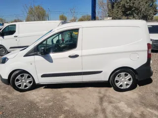 Ford Transit Courier 2021. 6 velocidades