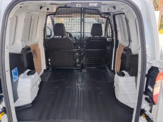 Ford Transit Courier 2021. 6 velocidades