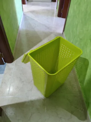 Cubo para ropa sucia verde
