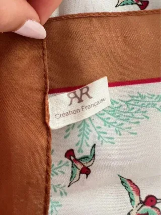 Pañuelo Ted Lapidus con estampado de pajaritos