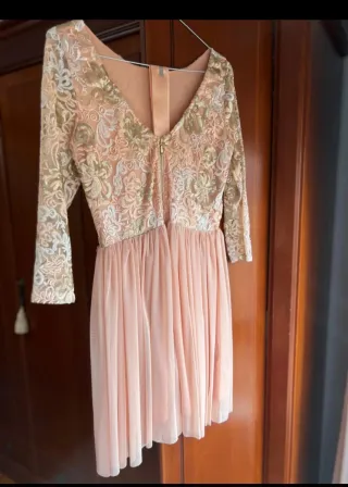 Vestido Poeté Color. Salmón con lentejuelas verde