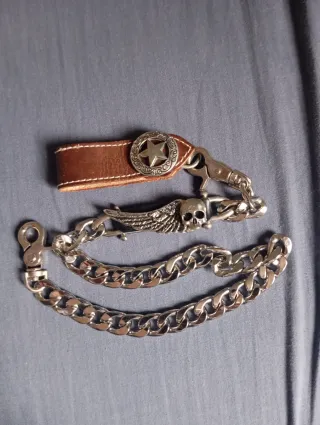 Cadena para cartera con calavera y alas