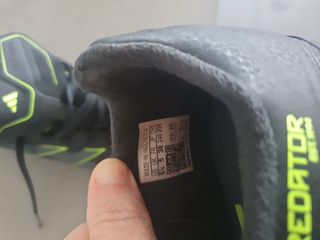 Botas de fútbol Adidas negras y neón talla 38