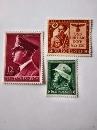 Trío de sellos de la época nazi
