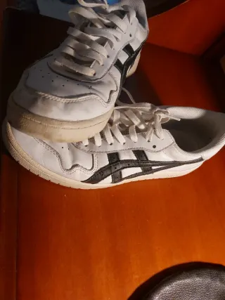 Zapatillas Asics Talla 42 Blancas y Negras