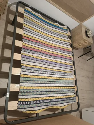 Somier con 8 patas , las medidas son de 135 cm