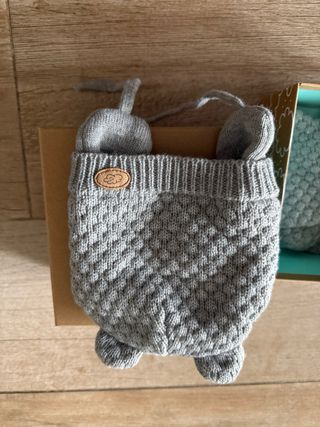 Conjunto gorro, manoplas y cuello bebé gris