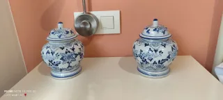 Juego 2 Jarrones Cerámica Azul y Blanco