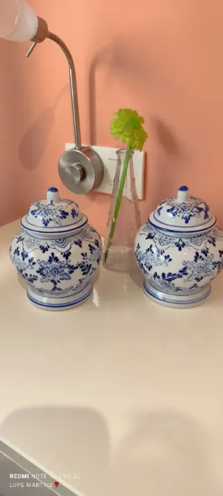 Juego 2 Jarrones Cerámica Azul y Blanco