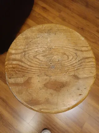 Taburete de madera regulable