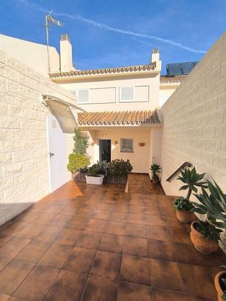 Casa adosada en alquiler en Zona Sohail en Fuengirola