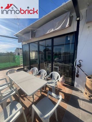 Chalet en alquiler en Lucena