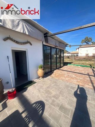 Chalet en alquiler en Lucena